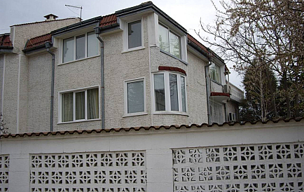 ID 10225 Dreistöckiges Haus in Varna Foto 1 
