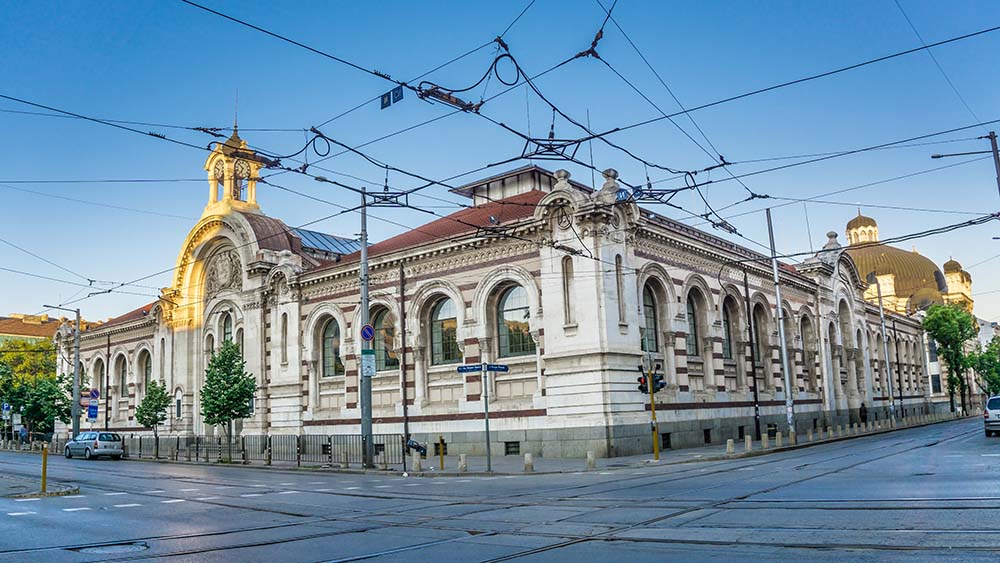 Haupteingang zum zentralen Indoor-Markt in Sofia
