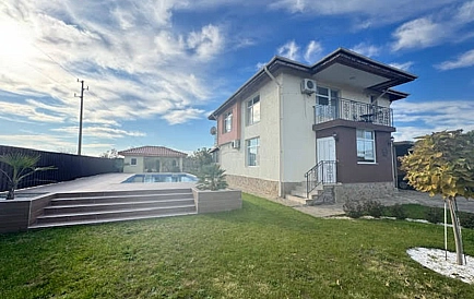 ID 14937 Zweistöckiges Haus in Kamenar Foto 9