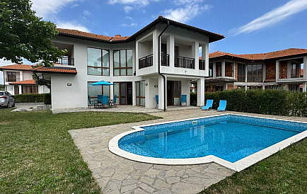 ID 16619 Haus in Floral Meadows Foto 1 