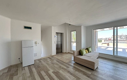 ID 16097 Drei-Zimmer-Wohnung in Izida Palace Foto 9
