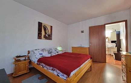 ID 13468 Haus im Dorf Bata Foto 4