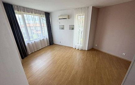 ID 15729 Haus in Almond Hills Foto 4