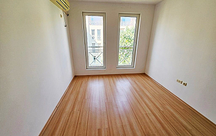 ID 12828 Studio-Apartment in Sunny Day 6 Foto 1 