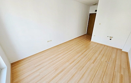 ID 12828 Studio-Apartment in Sunny Day 6 Foto 2