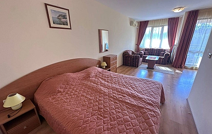 ID 13826 Großes Studio in Gallery Foto 2