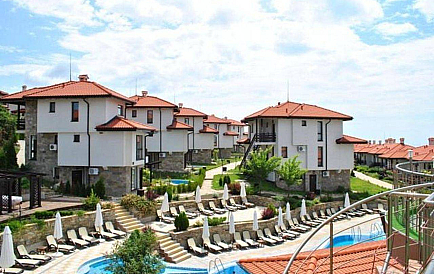 ID 14010 Vierzimmerwohnung in Bay View Villas Foto 1 