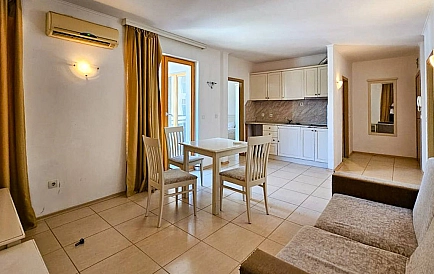 ID 14890 Триа Апартментс Foto 2