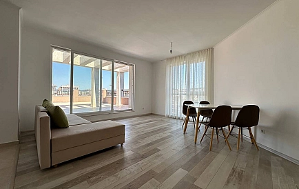 ID 16097 Drei-Zimmer-Wohnung in Izida Palace Foto 3