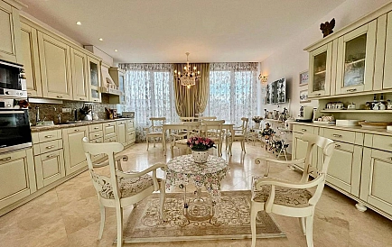 ID 15171 Fünfzimmer-Penthouse in Rich 1 Foto 2