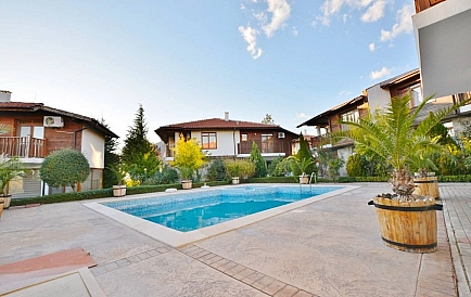 ID 15337 Zweistöckiges Haus im Dorf Kosharitsa Foto 5