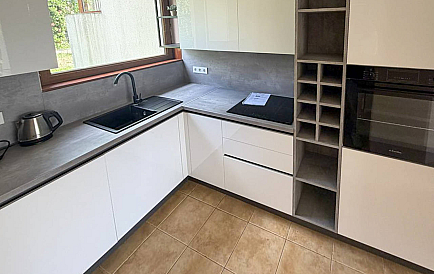ID 15729 Haus in Almond Hills Foto 1 