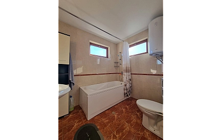 ID 13468 Haus im Dorf Bata Foto 6