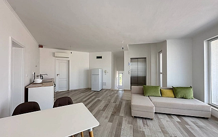 ID 16097 Drei-Zimmer-Wohnung in Izida Palace Foto 2