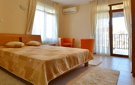 ID 15337 Zweistöckiges Haus im Dorf Kosharitsa Foto 3