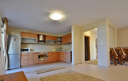 ID 15337 Zweistöckiges Haus im Dorf Kosharitsa Foto 2