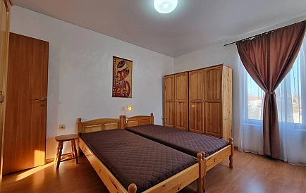 ID 13468 Haus im Dorf Bata Foto 5