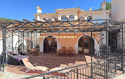 ID 10801 Zweistöckige Villa in Villa Romana Foto 1 