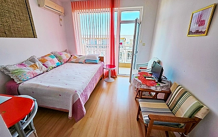 ID 12126 Studio-Apartment in Sunny Day 6 Foto 2