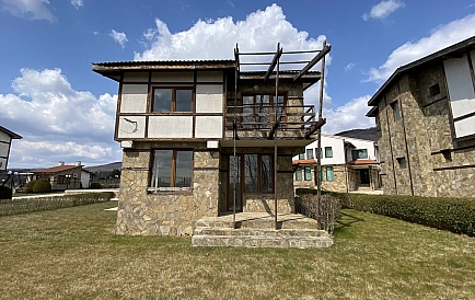 ID 2039 Zweistöckige Häuser in Gorica Foto 5