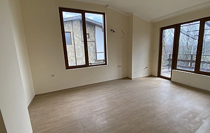 ID 2039 Zweistöckige Häuser in Gorica Foto 8