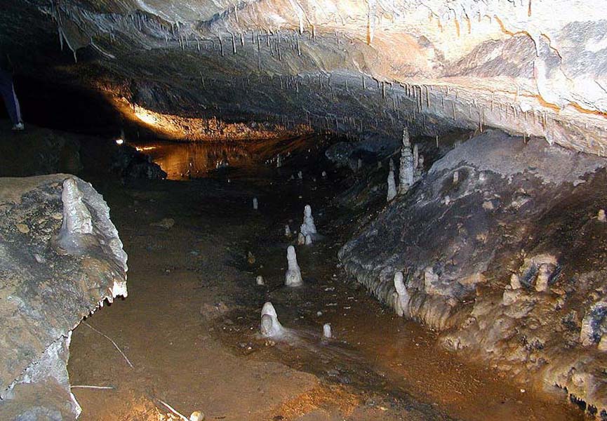 Yagodinskaya-Höhle: Stalagmiten